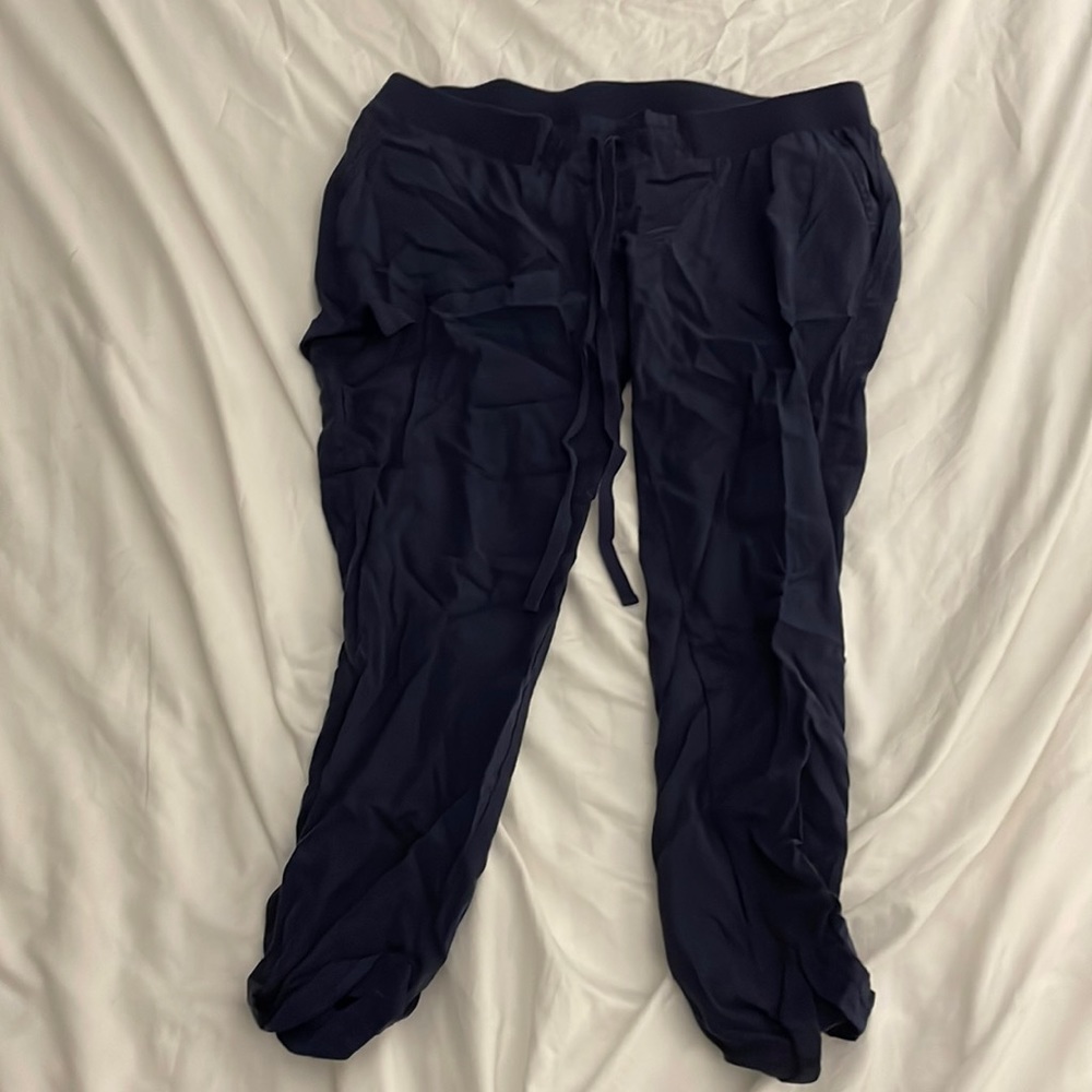 Maternity navy capris